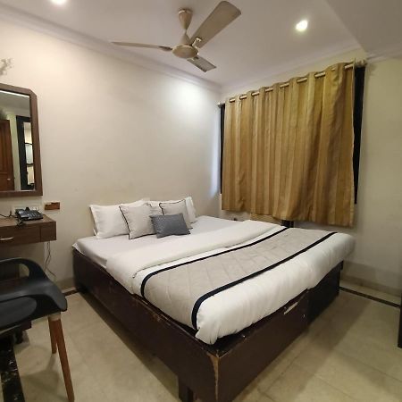 Hotel Highway Inn Andheri East Мумбаи Экстерьер фото