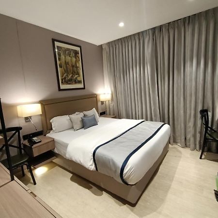 Hotel Highway Inn Andheri East Мумбаи Экстерьер фото