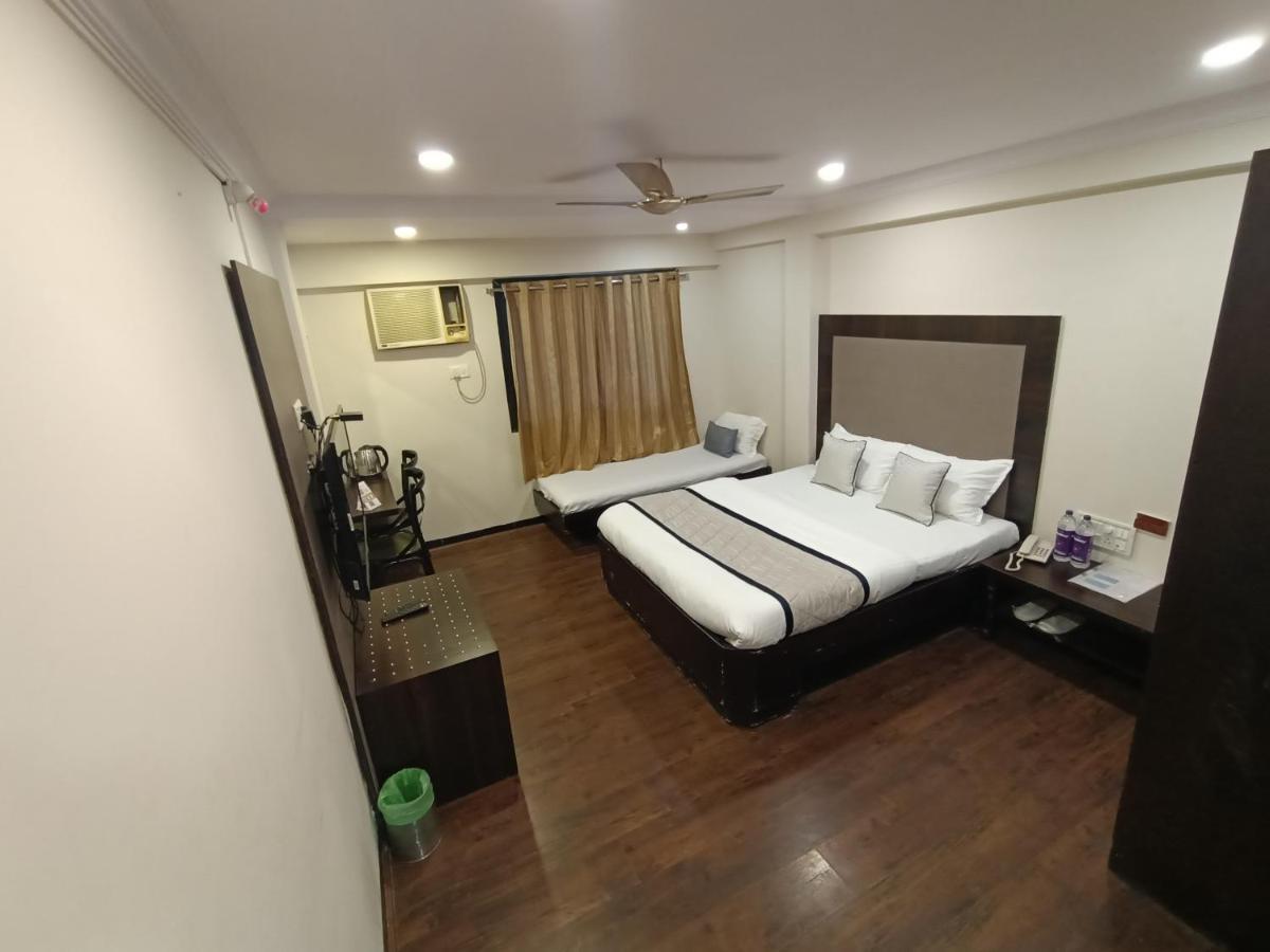 Hotel Highway Inn Andheri East Мумбаи Экстерьер фото