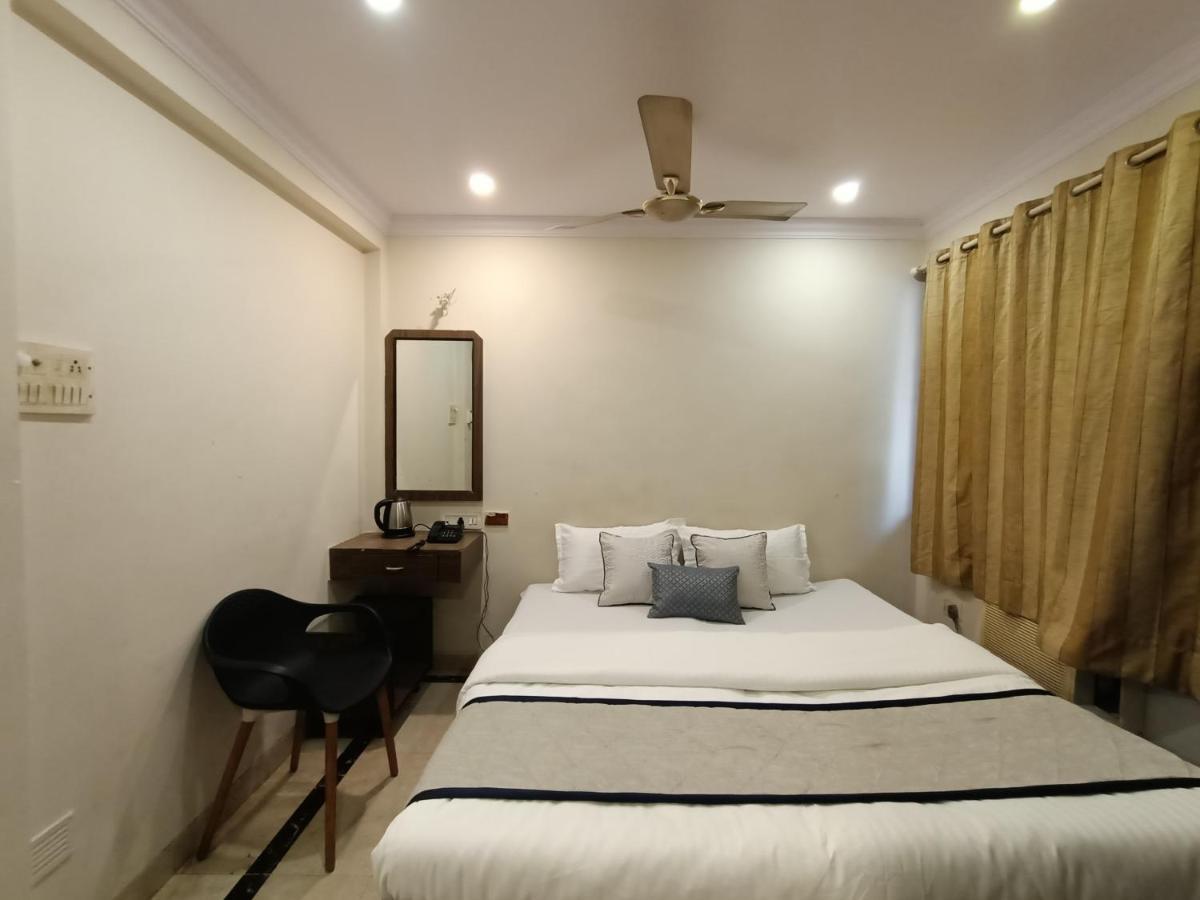 Hotel Highway Inn Andheri East Мумбаи Экстерьер фото
