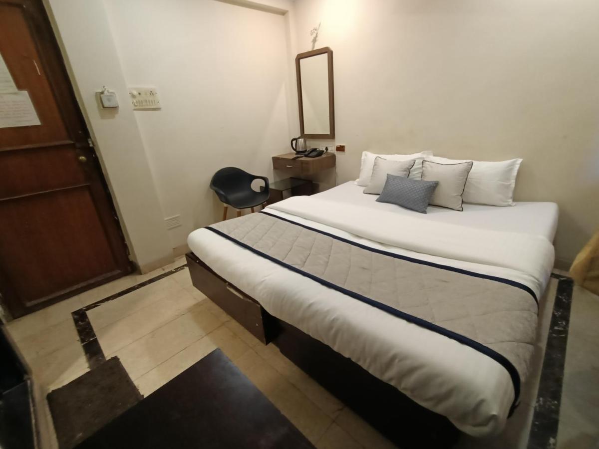 Hotel Highway Inn Andheri East Мумбаи Экстерьер фото