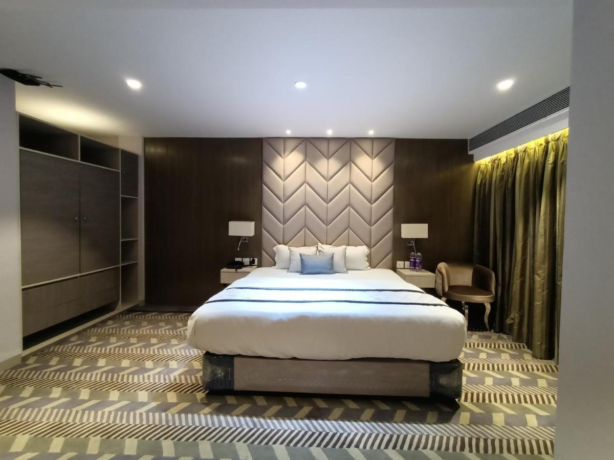 Hotel Highway Inn Andheri East Мумбаи Экстерьер фото