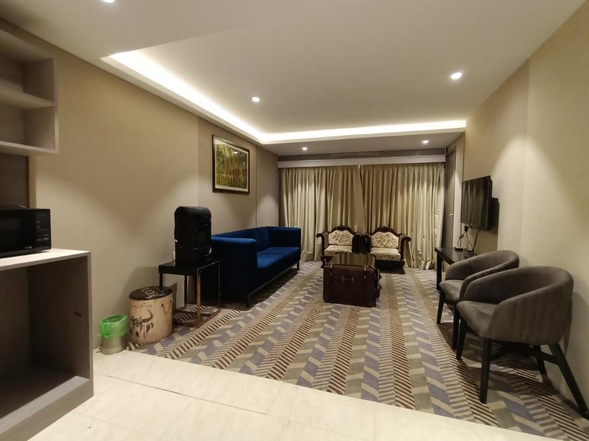 Hotel Highway Inn Andheri East Мумбаи Экстерьер фото