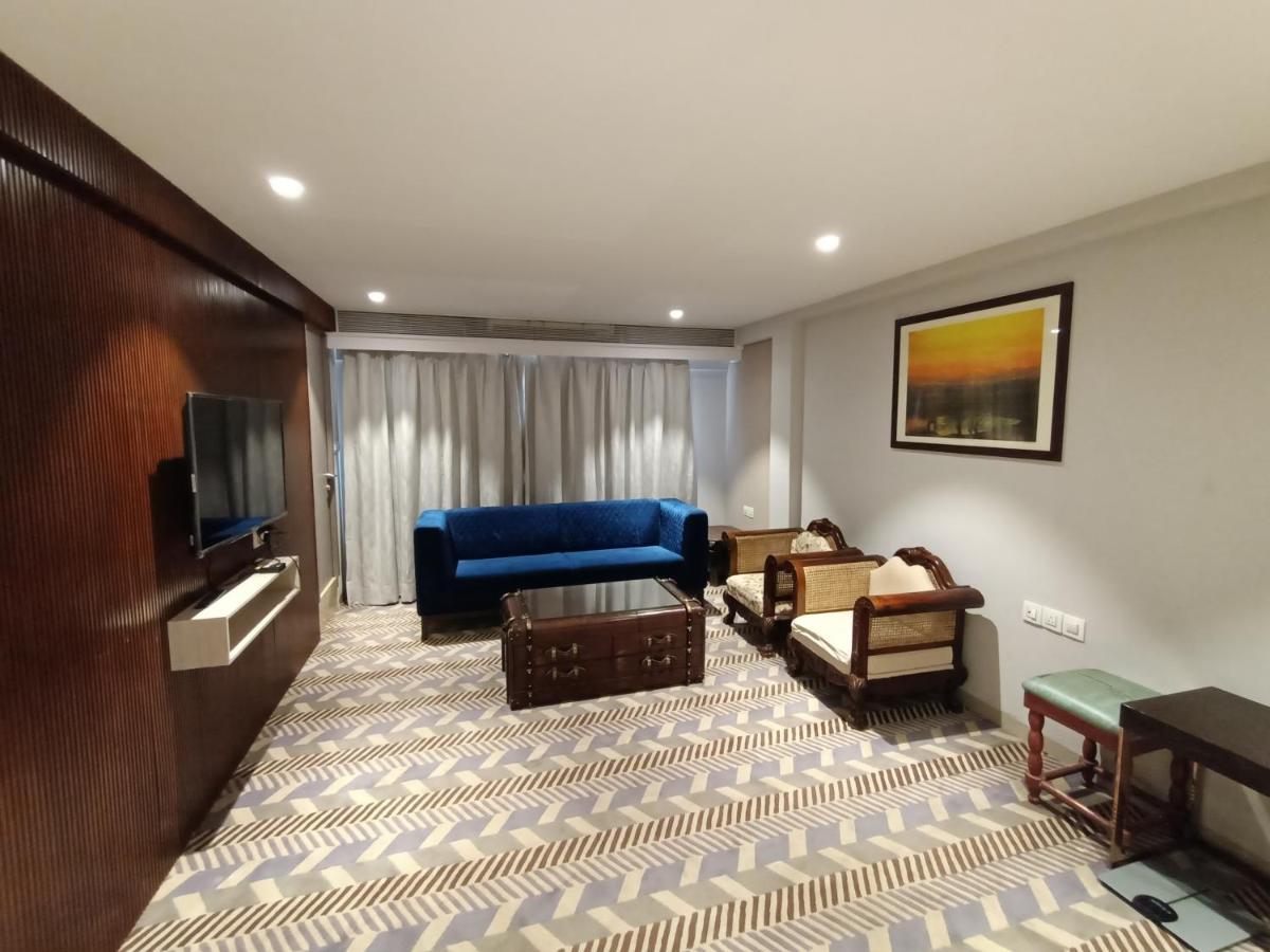 Hotel Highway Inn Andheri East Мумбаи Экстерьер фото