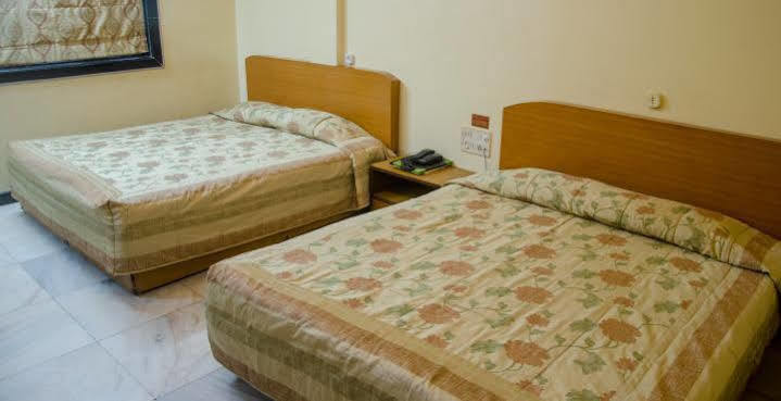 Hotel Highway Inn Andheri East Мумбаи Экстерьер фото